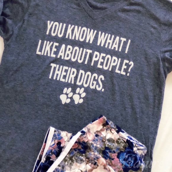 LAST ONE SALE! {Unisex} Fellow Dog Lovers Unite! - Picture 3 of 3